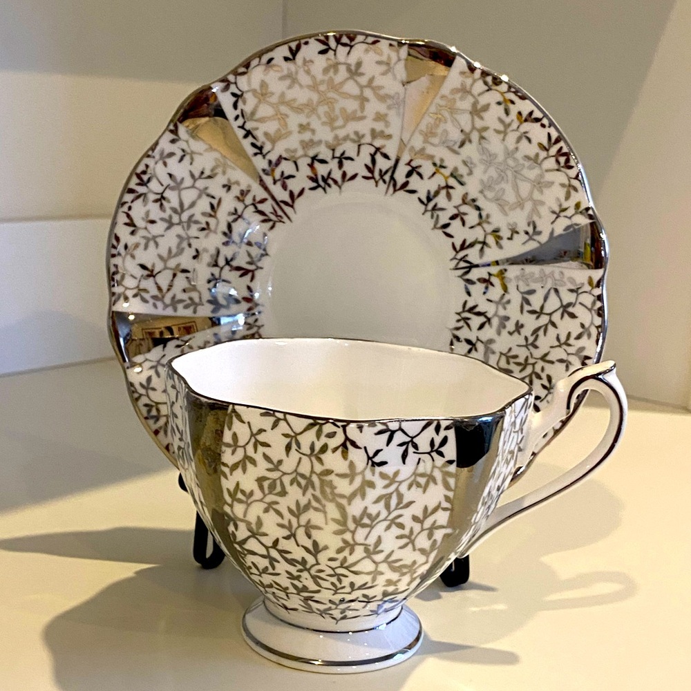 EUC VTG QUEEN ANNE TEACUP AND SAUCER IN THE "SILVER LACE" PATTERN